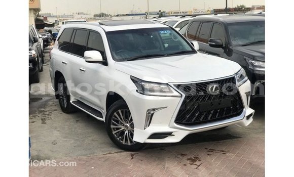 Imported Lexus LX White Makiinaa iti Import - Dubai keessatti Central Kenya keessatti Imported Lexus LX White Makiinaa iti Import - Dubai keessatti Central Kenya keessatti