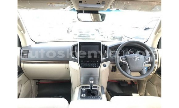 Buy Import Toyota Land Cruiser White Car in Import - Dubai in Central Kenya Buy Import Toyota Land Cruiser White Car in Import - Dubai in Central Kenya