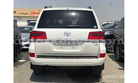 Buy Import Toyota Land Cruiser White Car in Import - Dubai in Central Kenya Buy Import Toyota Land Cruiser White Car in Import - Dubai in Central Kenya