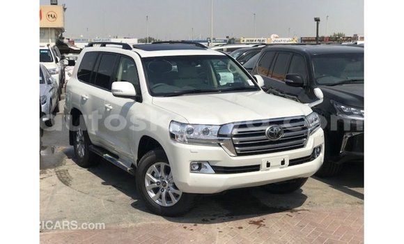 Buy Import Toyota Land Cruiser White Car in Import - Dubai in Central Kenya Buy Import Toyota Land Cruiser White Car in Import - Dubai in Central Kenya