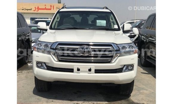 Buy Import Toyota Land Cruiser White Car in Import - Dubai in Central Kenya Buy Import Toyota Land Cruiser White Car in Import - Dubai in Central Kenya