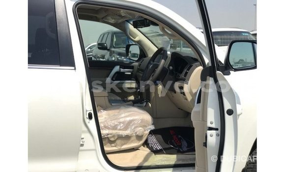 Buy Import Toyota Land Cruiser White Car in Import - Dubai in Central Kenya Buy Import Toyota Land Cruiser White Car in Import - Dubai in Central Kenya