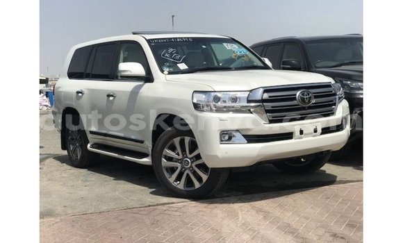 Buy Import Toyota Land Cruiser White Car in Import - Dubai in Central Kenya Buy Import Toyota Land Cruiser White Car in Import - Dubai in Central Kenya