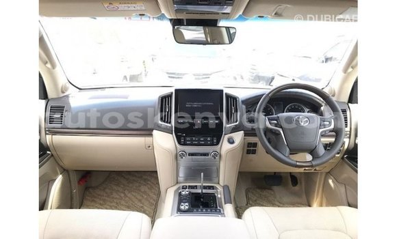 Buy Import Toyota Land Cruiser White Car in Import - Dubai in Central Kenya Buy Import Toyota Land Cruiser White Car in Import - Dubai in Central Kenya