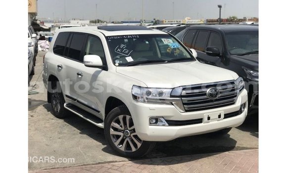 Buy Import Toyota Land Cruiser White Car in Import - Dubai in Central Kenya Buy Import Toyota Land Cruiser White Car in Import - Dubai in Central Kenya