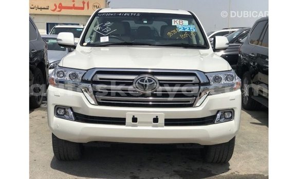 Buy Import Toyota Land Cruiser White Car in Import - Dubai in Central Kenya Buy Import Toyota Land Cruiser White Car in Import - Dubai in Central Kenya