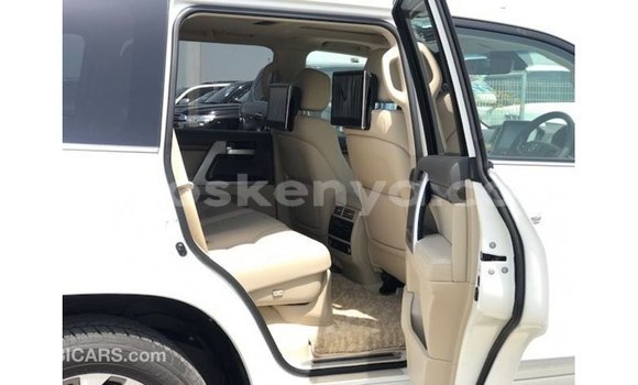 Buy Import Toyota Land Cruiser White Car in Import - Dubai in Central Kenya Buy Import Toyota Land Cruiser White Car in Import - Dubai in Central Kenya