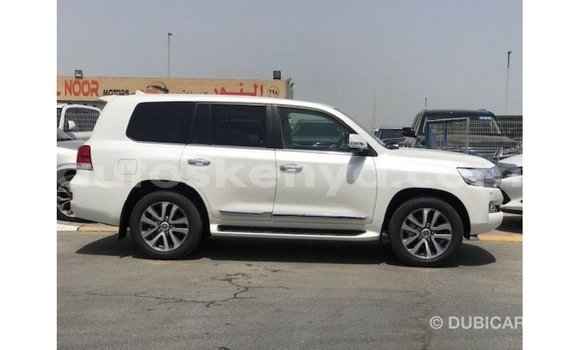 Buy Import Toyota Land Cruiser White Car in Import - Dubai in Central Kenya Buy Import Toyota Land Cruiser White Car in Import - Dubai in Central Kenya