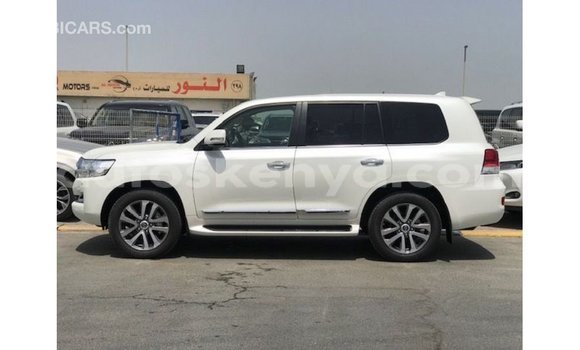 Buy Import Toyota Land Cruiser White Car in Import - Dubai in Central Kenya Buy Import Toyota Land Cruiser White Car in Import - Dubai in Central Kenya