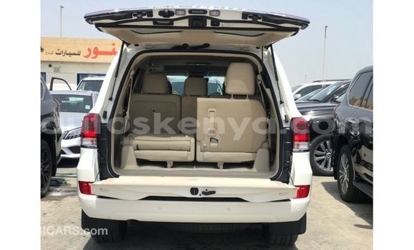 Buy Import Toyota Land Cruiser White Car in Import - Dubai in Central Kenya Buy Import Toyota Land Cruiser White Car in Import - Dubai in Central Kenya