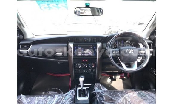 Nunua Imported Toyota Fortuner Nyeupe Gari ndani ya Import - Dubai nchini Kati Kenya Nunua Imported Toyota Fortuner Nyeupe Gari ndani ya Import - Dubai nchini Kati Kenya