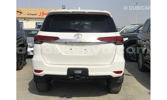 Nunua Imported Toyota Fortuner Nyeupe Gari ndani ya Import - Dubai nchini Kati Kenya Nunua Imported Toyota Fortuner Nyeupe Gari ndani ya Import - Dubai nchini Kati Kenya