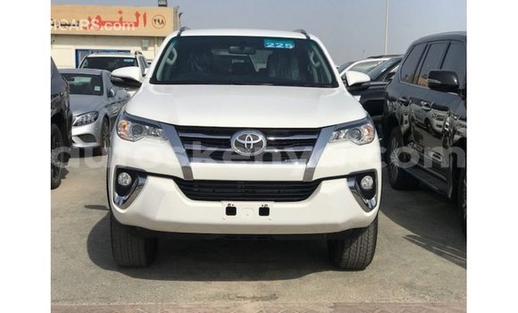 Nunua Imported Toyota Fortuner Nyeupe Gari ndani ya Import - Dubai nchini Kati Kenya Nunua Imported Toyota Fortuner Nyeupe Gari ndani ya Import - Dubai nchini Kati Kenya