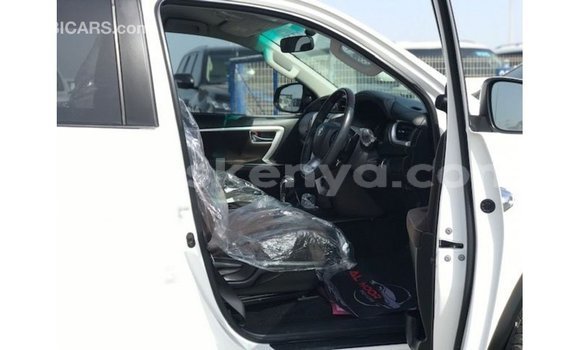Nunua Imported Toyota Fortuner Nyeupe Gari ndani ya Import - Dubai nchini Kati Kenya Nunua Imported Toyota Fortuner Nyeupe Gari ndani ya Import - Dubai nchini Kati Kenya