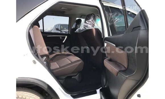 Nunua Imported Toyota Fortuner Nyeupe Gari ndani ya Import - Dubai nchini Kati Kenya Nunua Imported Toyota Fortuner Nyeupe Gari ndani ya Import - Dubai nchini Kati Kenya