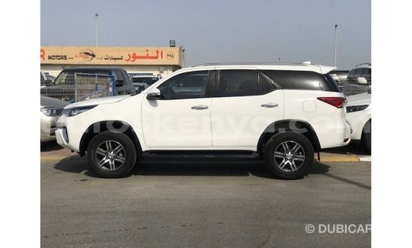 Nunua Imported Toyota Fortuner Nyeupe Gari ndani ya Import - Dubai nchini Kati Kenya Nunua Imported Toyota Fortuner Nyeupe Gari ndani ya Import - Dubai nchini Kati Kenya