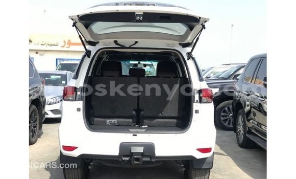 Nunua Imported Toyota Fortuner Nyeupe Gari ndani ya Import - Dubai nchini Kati Kenya Nunua Imported Toyota Fortuner Nyeupe Gari ndani ya Import - Dubai nchini Kati Kenya