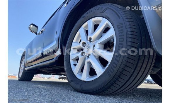 Nunua Imported Toyota Land Cruiser Nyeusi Gari ndani ya Import - Dubai nchini Kati Kenya Nunua Imported Toyota Land Cruiser Nyeusi Gari ndani ya Import - Dubai nchini Kati Kenya