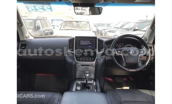 Buy Import Toyota Land Cruiser White Car in Import - Dubai in Central Kenya Buy Import Toyota Land Cruiser White Car in Import - Dubai in Central Kenya