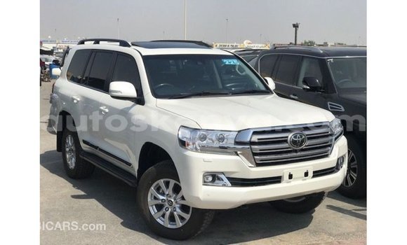 Buy Import Toyota Land Cruiser White Car in Import - Dubai in Central Kenya Buy Import Toyota Land Cruiser White Car in Import - Dubai in Central Kenya