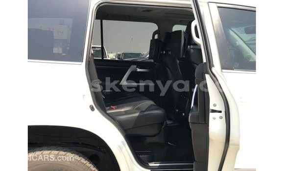 Buy Import Toyota Land Cruiser White Car in Import - Dubai in Central Kenya Buy Import Toyota Land Cruiser White Car in Import - Dubai in Central Kenya