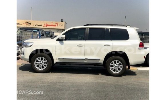 Buy Import Toyota Land Cruiser White Car in Import - Dubai in Central Kenya Buy Import Toyota Land Cruiser White Car in Import - Dubai in Central Kenya