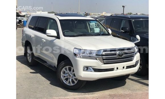 Nunua Imported Toyota Land Cruiser Nyeupe Gari ndani ya Import - Dubai nchini Kati Kenya Nunua Imported Toyota Land Cruiser Nyeupe Gari ndani ya Import - Dubai nchini Kati Kenya
