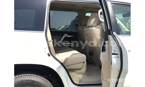 Nunua Imported Toyota Land Cruiser Nyeupe Gari ndani ya Import - Dubai nchini Kati Kenya Nunua Imported Toyota Land Cruiser Nyeupe Gari ndani ya Import - Dubai nchini Kati Kenya