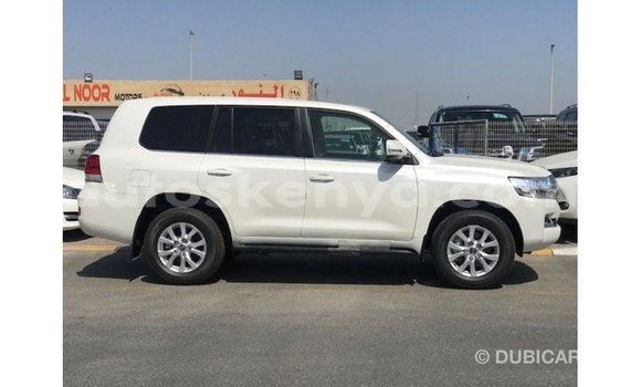 Nunua Imported Toyota Land Cruiser Nyeupe Gari ndani ya Import - Dubai nchini Kati Kenya Nunua Imported Toyota Land Cruiser Nyeupe Gari ndani ya Import - Dubai nchini Kati Kenya