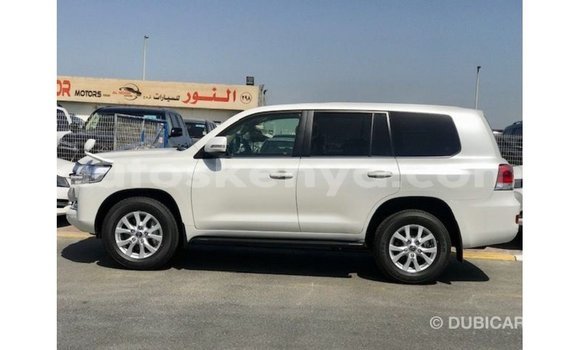 Nunua Imported Toyota Land Cruiser Nyeupe Gari ndani ya Import - Dubai nchini Kati Kenya Nunua Imported Toyota Land Cruiser Nyeupe Gari ndani ya Import - Dubai nchini Kati Kenya