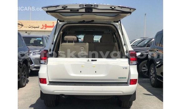 Nunua Imported Toyota Land Cruiser Nyeupe Gari ndani ya Import - Dubai nchini Kati Kenya Nunua Imported Toyota Land Cruiser Nyeupe Gari ndani ya Import - Dubai nchini Kati Kenya