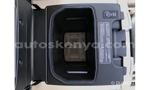 Nunua Imported Toyota Land Cruiser Nyeupe Gari ndani ya Import - Dubai nchini Kati Kenya Nunua Imported Toyota Land Cruiser Nyeupe Gari ndani ya Import - Dubai nchini Kati Kenya