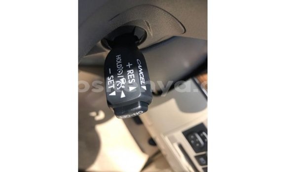 Nunua Imported Toyota Land Cruiser Nyeupe Gari ndani ya Import - Dubai nchini Kati Kenya Nunua Imported Toyota Land Cruiser Nyeupe Gari ndani ya Import - Dubai nchini Kati Kenya