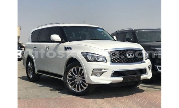Imported Infiniti Q White Makiinaa iti Import - Dubai keessatti Central Kenya keessatti