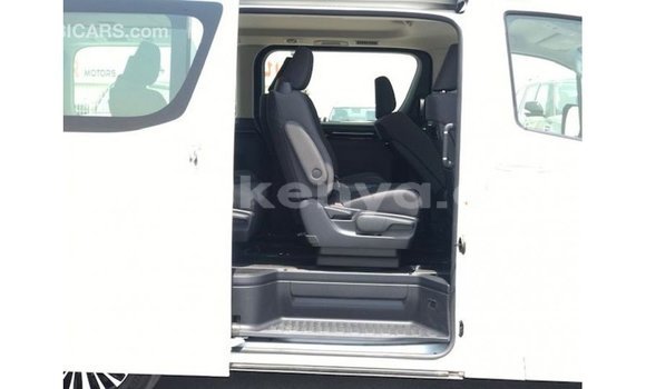 Imported Toyota Granvia White Makiinaa iti Import - Dubai keessatti Central Kenya keessatti Imported Toyota Granvia White Makiinaa iti Import - Dubai keessatti Central Kenya keessatti