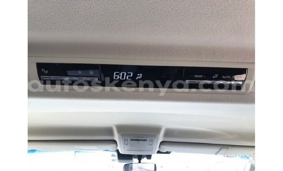 Imported Toyota Granvia White Makiinaa iti Import - Dubai keessatti Central Kenya keessatti Imported Toyota Granvia White Makiinaa iti Import - Dubai keessatti Central Kenya keessatti