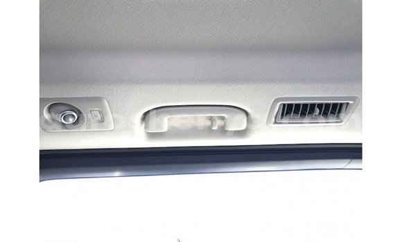 Imported Toyota Granvia White Makiinaa iti Import - Dubai keessatti Central Kenya keessatti Imported Toyota Granvia White Makiinaa iti Import - Dubai keessatti Central Kenya keessatti