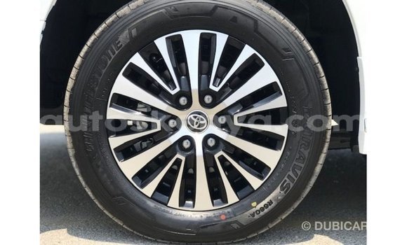 Imported Toyota Granvia White Makiinaa iti Import - Dubai keessatti Central Kenya keessatti Imported Toyota Granvia White Makiinaa iti Import - Dubai keessatti Central Kenya keessatti