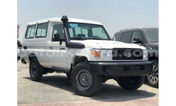 Nunua Imported Toyota Land Cruiser Nyeupe Gari ndani ya Import - Dubai nchini Kati Kenya Nunua Imported Toyota Land Cruiser Nyeupe Gari ndani ya Import - Dubai nchini Kati Kenya