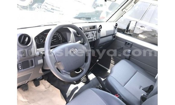 Nunua Imported Toyota Land Cruiser Nyeupe Gari ndani ya Import - Dubai nchini Kati Kenya Nunua Imported Toyota Land Cruiser Nyeupe Gari ndani ya Import - Dubai nchini Kati Kenya
