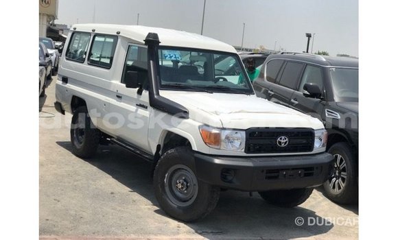 Nunua Imported Toyota Land Cruiser Nyeupe Gari ndani ya Import - Dubai nchini Kati Kenya Nunua Imported Toyota Land Cruiser Nyeupe Gari ndani ya Import - Dubai nchini Kati Kenya