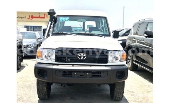 Nunua Imported Toyota Land Cruiser Nyeupe Gari ndani ya Import - Dubai nchini Kati Kenya Nunua Imported Toyota Land Cruiser Nyeupe Gari ndani ya Import - Dubai nchini Kati Kenya