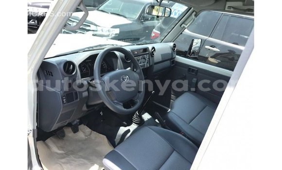 Nunua Imported Toyota Land Cruiser Nyeupe Gari ndani ya Import - Dubai nchini Kati Kenya Nunua Imported Toyota Land Cruiser Nyeupe Gari ndani ya Import - Dubai nchini Kati Kenya