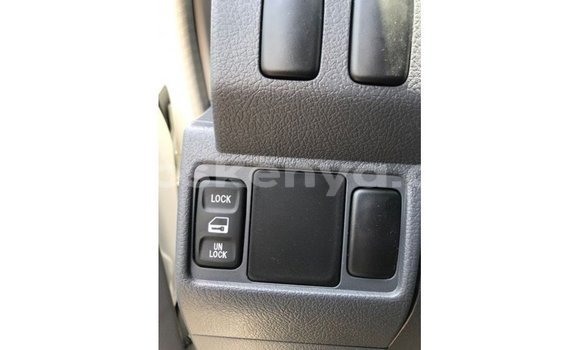 Nunua Imported Toyota Land Cruiser Nyeupe Gari ndani ya Import - Dubai nchini Kati Kenya Nunua Imported Toyota Land Cruiser Nyeupe Gari ndani ya Import - Dubai nchini Kati Kenya