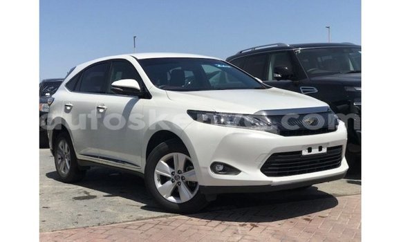 Imported Toyota Harrier White Makiinaa iti Import - Dubai keessatti Central Kenya keessatti