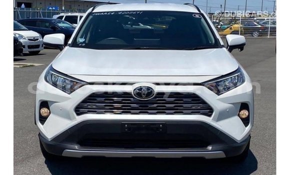 Nunua Imported Toyota Ade Nyeupe Lori ndani ya Import - Dubai nchini Kati Kenya Nunua Imported Toyota Ade Nyeupe Lori ndani ya Import - Dubai nchini Kati Kenya