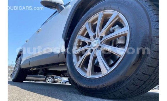 Nunua Imported Toyota Ade Nyeupe Lori ndani ya Import - Dubai nchini Kati Kenya Nunua Imported Toyota Ade Nyeupe Lori ndani ya Import - Dubai nchini Kati Kenya