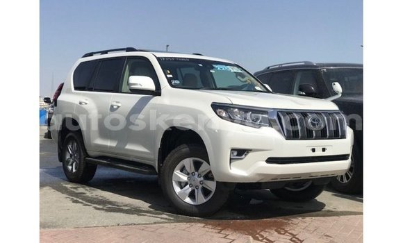 Imported Toyota Prado White Makiinaa iti Import - Dubai keessatti Central Kenya keessatti