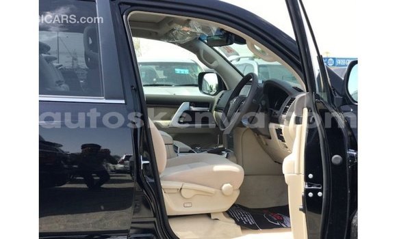 Buy Import Toyota Land Cruiser Black Car in Import - Dubai in Central Kenya Buy Import Toyota Land Cruiser Black Car in Import - Dubai in Central Kenya