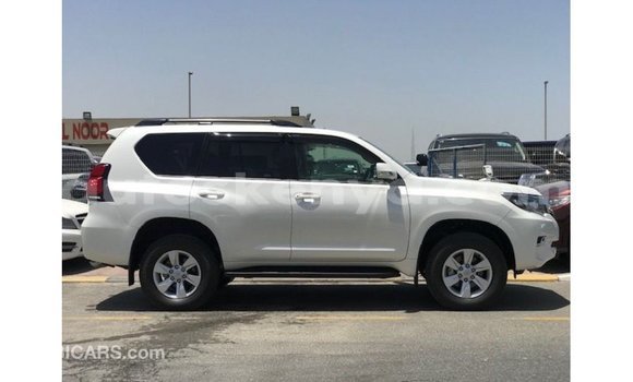 Nunua Imported Toyota Prado Nyeupe Gari ndani ya Import - Dubai nchini Kati Kenya Nunua Imported Toyota Prado Nyeupe Gari ndani ya Import - Dubai nchini Kati Kenya